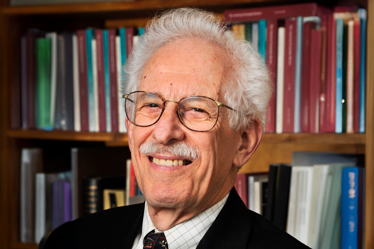 Professor Emeritus Peter Temin, influential and prolific economic historian, dies at 87 | MIT News